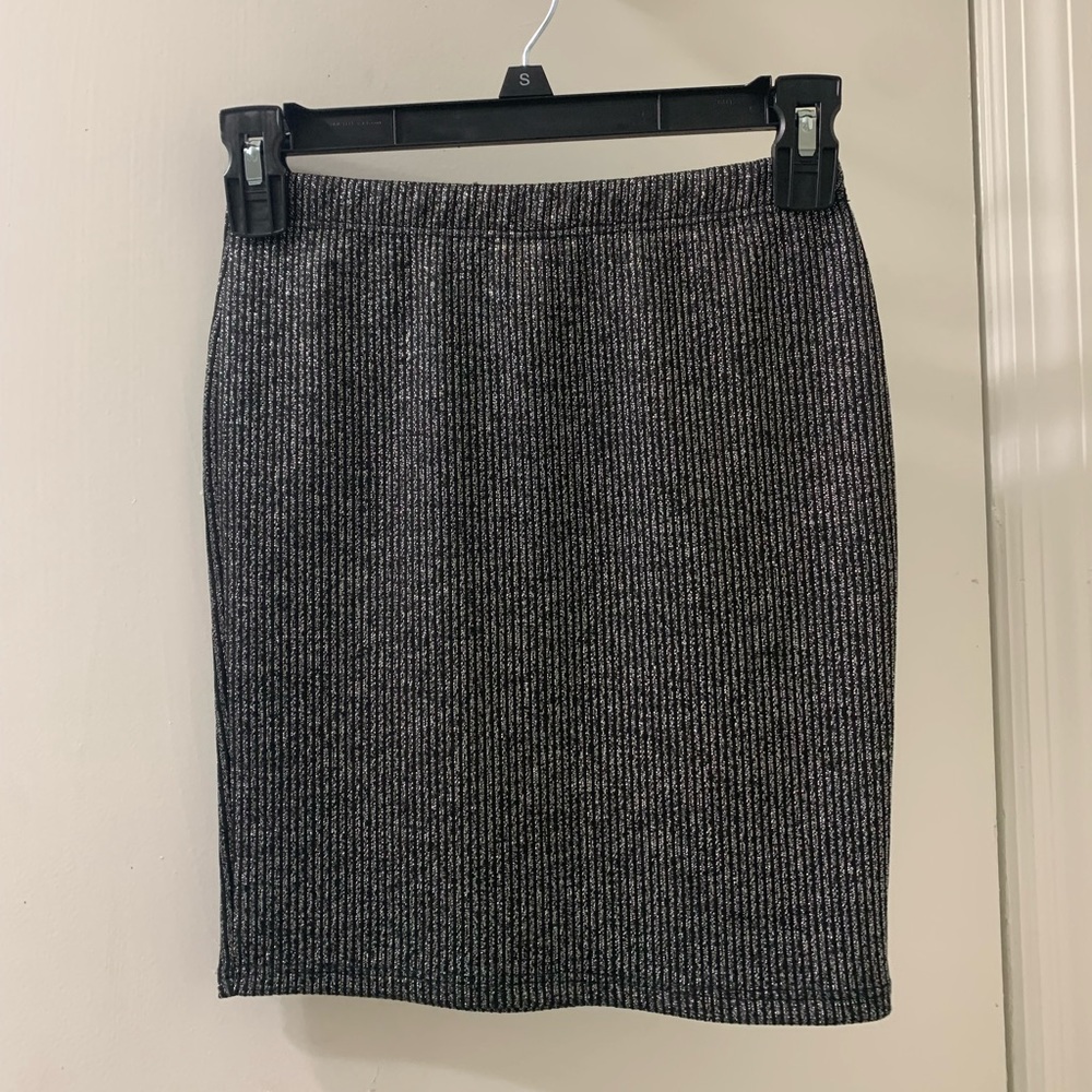 Shiny pencil skirt